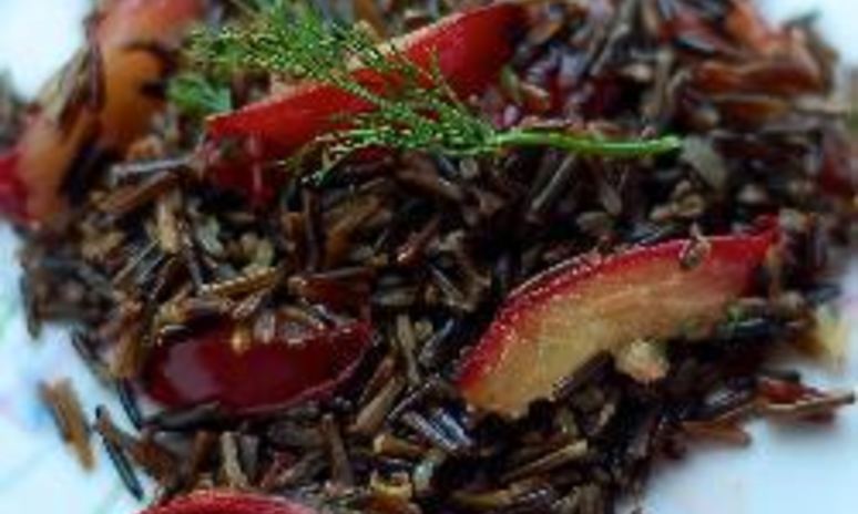 Рецепт дикого риса со сливами