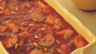 Картофель и цуккини в соусе болоньезе