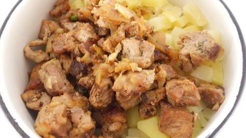 картофель отварной с индюшиным мясом и сыром