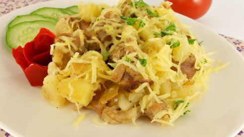картофель отварной с индюшиным мясом и сыром