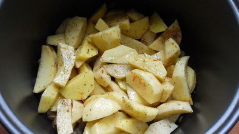 картофель с грибами и сыром сулугуни в мультиварке