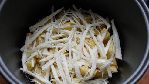 картофель с грибами и сыром сулугуни в мультиварке