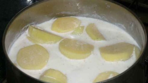 картофель в духовке под соусом