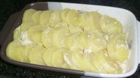 картофель в духовке под соусом