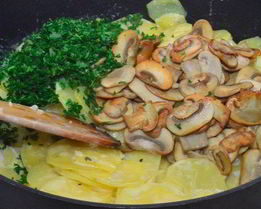 Картофель в сливках с грибами