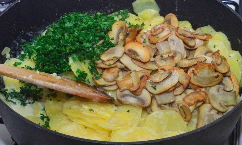 Рецепт картофеля в сливках с грибами