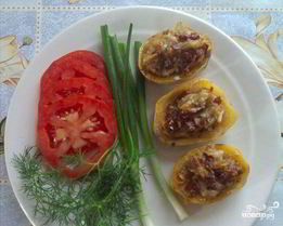 Картошка с колбасой в духовке