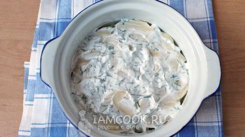 картошка со сметаной и чесноком в духовке