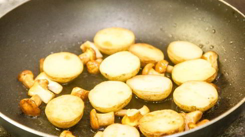 мини-картофель с лисичками