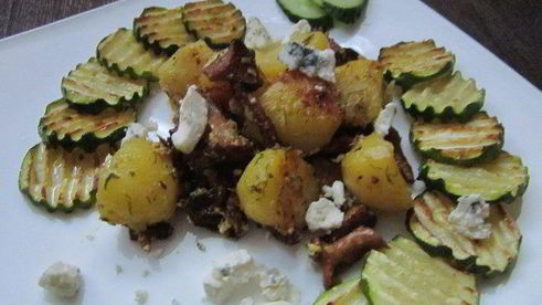 молодой картофель с лисичками