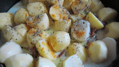 молодой картофель с лисичками