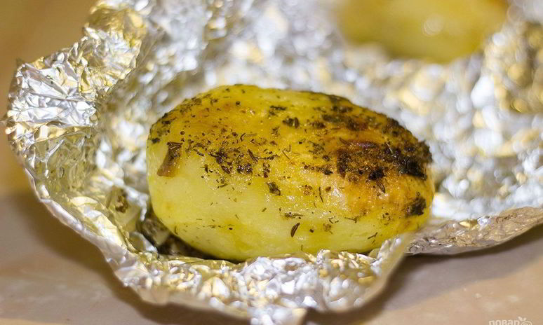 Рецепт печеного картофеля в фольге в духовке