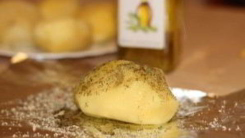 печеный картофель в фольге в духовке