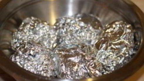 печеный картофель в фольге в духовке