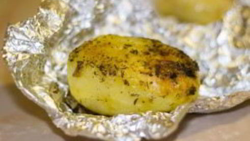 печеный картофель в фольге в духовке