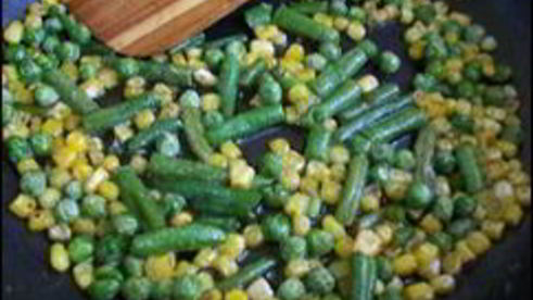 рис с горошком, кукурузой и стручковой фасолью