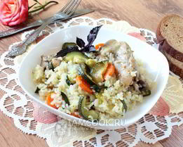 Рис с кабачками и курицей в мультиварке
