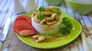 Рис с курицей под соусом