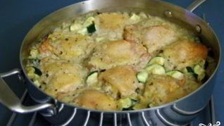 Рис с курицей в соусе в духовке