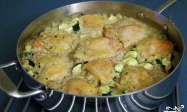 Рецепт риса с курицей в соусе в духовке