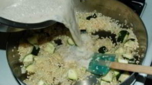 рис с курицей в соусе в духовке