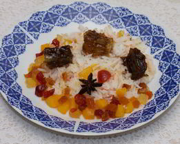 Рис с персиком и сухофруктами