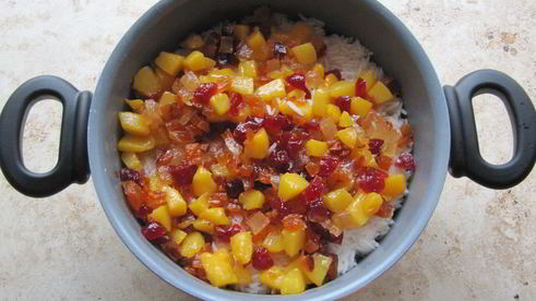 рис с персиком и сухофруктами