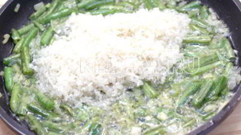 рис с стручковой фасолью и овощами