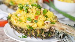 Тайский рис с курицей и ананасом