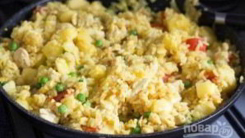 тайский рис с курицей и ананасом