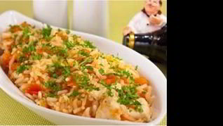 Тушеный рис с помидорами и курицей