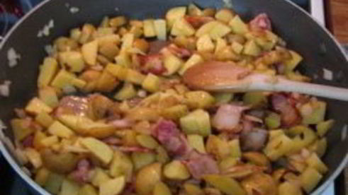 жареная картошка с капустой