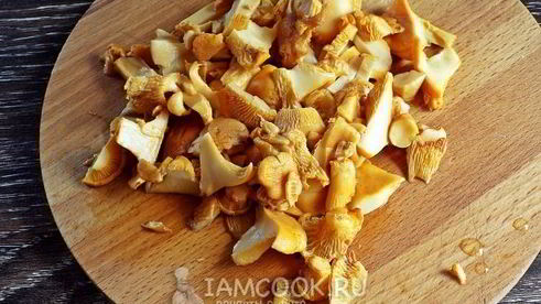 жареная картошка с замороженными грибами