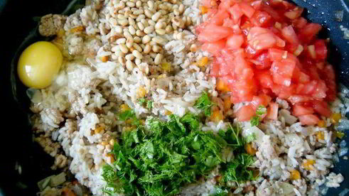 долма с курицей и кедровыми орешками