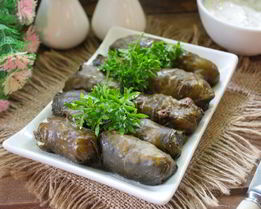 Долма в виноградных листьях