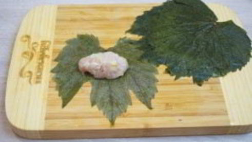 долма в виноградных листьях