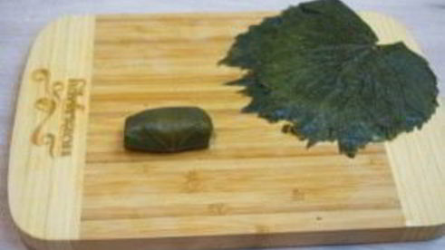 долма в виноградных листьях