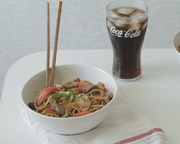 Гречневая лапша с говядиной и овощами