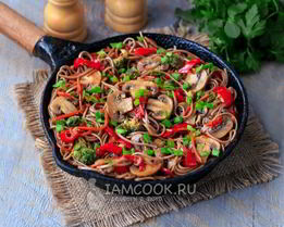 Гречневая лапша с овощами