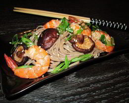 Гречневая лапша Соба с грибами и креветками