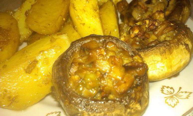 Рецепт фаршированных грибов с картофелем