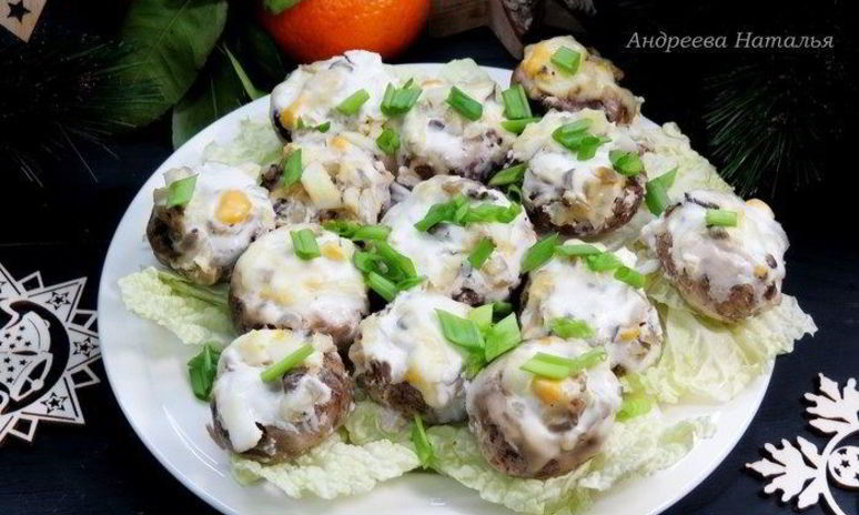Рецепт фаршированных шампиньонов под сметанным соусом