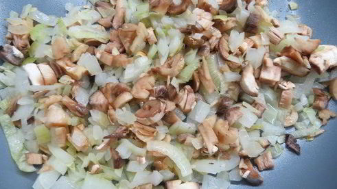 фаршированные шампиньоны под сметанным соусом