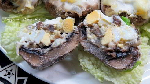 фаршированные шампиньоны под сметанным соусом