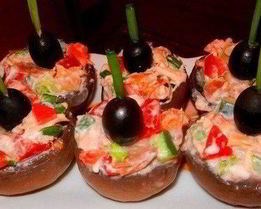 Фаршированные шампиньоны с копченой курицей