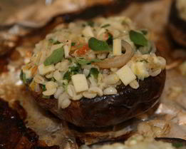 Грибы, фаршированные перловкой