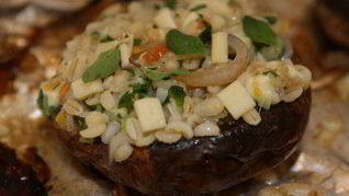 Грибы, фаршированные перловкой