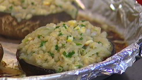 грибы, фаршированные перловкой