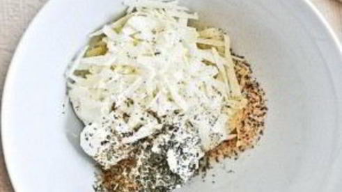 грибы, фаршированные сливочным сыром, пепперони и перцем