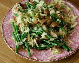 Грибы с фасолью, капустой и сыром